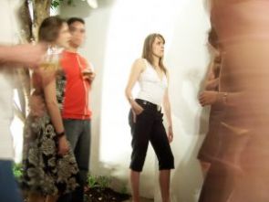 ce-poti-face-la-o-petrecere-unde-nu-cunosti-pe-nimeni-singura-la-petrecere