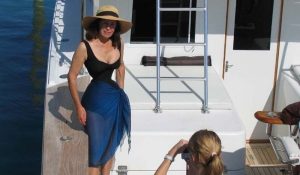 femeia-din-lume-cu-cea-mai-mica-talie-poze-6