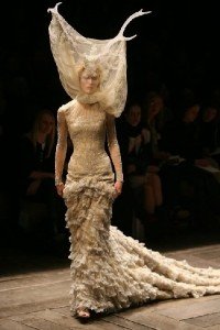 alexander_mcqueen_fashion_designer_39121400